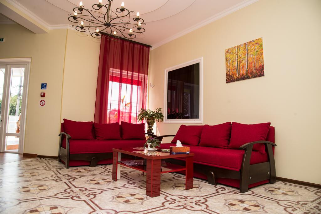 12 Months Mini Hotel Odesa Exterior photo